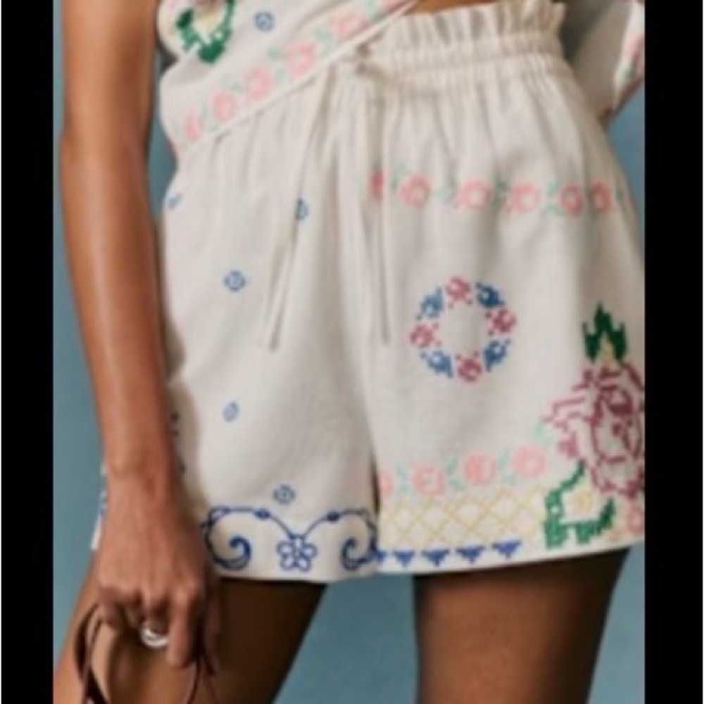 Embroidered White Women's Shorts